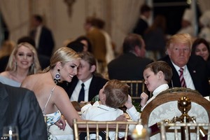 6540062-6418999-Ivanka_Trump_talks_with_her_kids_as_she_has_Thanksgiving_Day_din-a-2_1542983294963.jpg