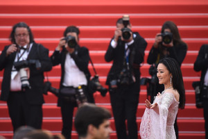 Gong+Li+Cafe+Society+Opening+Gala+Red+Carpet+4Kzwf6hpEwIx.jpg