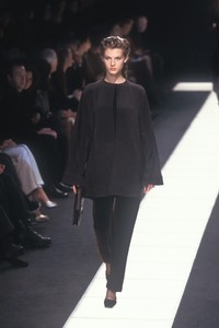 683048134_GiorgioArmani1997WomenRTW120.thumb.jpg.f954063c93eacdf2fc61424130ea5386.jpg