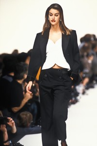 689294362_YvesSaintLaurent1992WomenRTW175.thumb.jpg.1f580e919f63dcb2eab354862e246ffe.jpg