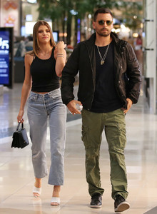 Sofia+Richie+Scott+Disick+Windsor+Smith+Store+OdrW-lb9l3Nx.jpg