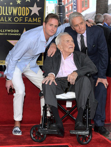 Michael+Douglas+Hollywood+Walk+Fame+Ceremony+_Ded8eiktAlx.jpg