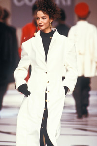 75282961_EnricoCoveri1988WomenRTW93.thumb.jpg.f32ce8478fba6cdd929abbb43e99d4ff.jpg
