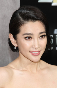 Li+Bingbing+Transformers+Age+Extinction+Premieres+CJF4om4888Ix.jpg