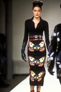 807013262_AzzedineAlaia1991WomenRTW90.thumb.jpg.810f25aac2166a65569c0010ec1c96e1.jpg