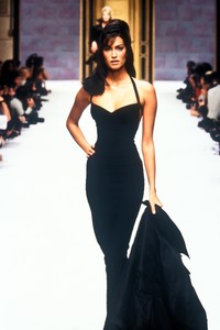 832149083_HerveLeger1996WomenRTW95.thumb.jpg.b6bea9d5df43de9155bd18038f34bac4.jpg