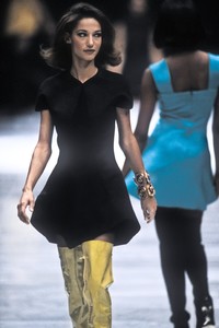 840291845_Versace1991WomenRTW3.thumb.jpg.b2f1c0d09a7a0f0a3037b0eab59d1d1c.jpg