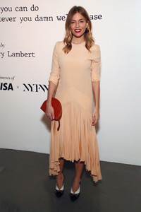 Sienna+Miller+Visa+x+IMG+Fashion+Holiday+Dinner+we4UVWYWofIx.jpg