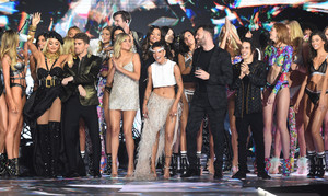88044501_hqcelebcorner-256.jpg