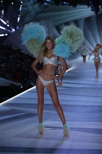 88046913_hqcelebcorner-672.jpg
