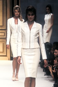 881944855_HerveLeger1996WomenRTW70.thumb.jpg.f80156d080478d45935f78103e222034.jpg