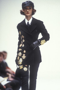 887948553_DolceGabbana1992WomenRTW138.thumb.jpg.244f5c9dc195a2d841e751f111483f87.jpg