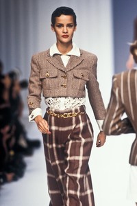 888071517_Valentino1995WomenRTW61.thumb.jpg.275307177bbc39978a8a23d988f19718.jpg