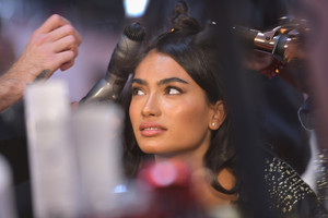 92130149_2018VictoriaSecretFashionShowHairMakeup6TBGrVj8T_8x.thumb.jpg.c58333b5feddb21269668e0f4465bf96.jpg