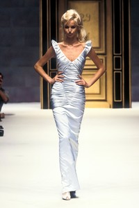 922969004_HerveLeger1996WomenRTW175.thumb.jpg.10f0f993a450b49bb122b709eb488ffe.jpg