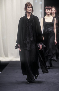 933512133_AlbertaFerretti1993WomenRTW114.thumb.jpg.0cf4eeb706480f113e3d63587ceb11a6.jpg