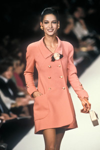 944252678_Chanel1990HauteCouture14.thumb.jpg.132ec4b7e7867993d5bb49758f5061e9.jpg