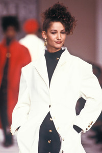 945347424_EnricoCoveri1988WomenRTW94.thumb.jpg.58f25d9fbdde4bbcb5410da562d659df.jpg