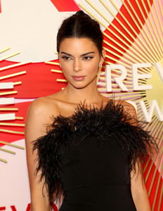 Kendall+Jenner+Revolve+Second+Annual+REVOLVEawards+sz35xfd0A0Rx.jpg