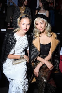 Sasha+Luss+Chanel+Replica+Show+Moscow+Metiers+elCyynZAKANx.jpg