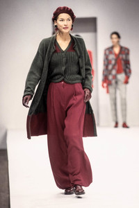 991109111_EmporioArmani1993WomenRTW25.thumb.jpg.c81636cb9fb17a4b03ada449de87d53d.jpg