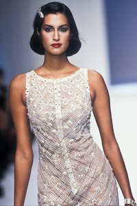 995987953_Valentino1995WomenRTW100.thumb.jpg.a2921ea0caafb9276f550cd7e5e5a2e1.jpg