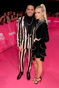 Ashlee+Simpson+MTV+EMAs+2018+VIP+Arrivals+6mU6pelGp7Sx.jpg