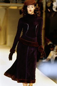 AZZEDINE-ALAIA-FALL-1991-RTW-07-CLAUDIA-MASON.thumb.jpg.5b35bcabcd1779dfd764c26589d9a0d6.jpg