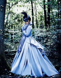 Anna-Karenina-costume.thumb.jpg.8c0af5ce118eeda0d5b79da26ff954a6.jpg