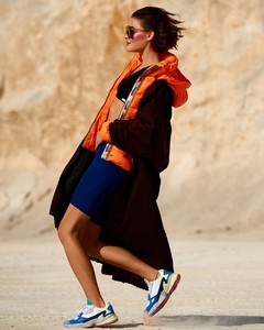 Bambi-Northwood-Blyth-ELLE-Czech-Andreas-Ortner-1.jpg