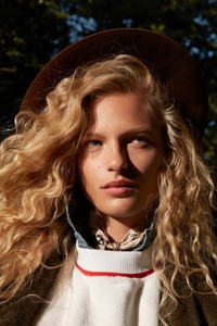 Camilla-Akrans-Vogue-Japan-Frederikke-Sofie-10.thumb.jpg.51f7c8244f47dad672e5b1af12685493.jpg