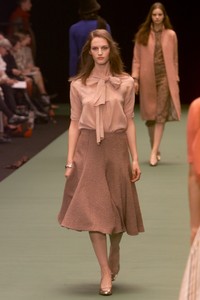 DRIES-VAN-NOTEN-FALL-2000-RTW-39-VIVIEN-SOLARI-2D3T7801.thumb.JPG.b0150dceb118e3eda48d52e77d2ecc8b.JPG