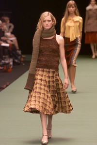 DRIES-VAN-NOTEN-FALL-2000-RTW-48-EMILY-SANDBERG-2D3T7840.JPG