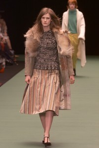 DRIES-VAN-NOTEN-FALL-2000-RTW-64-LISA-RATLIFFE-2D3T7908.thumb.JPG.d2247eda6628171c7536b19b0ebbb23c.JPG