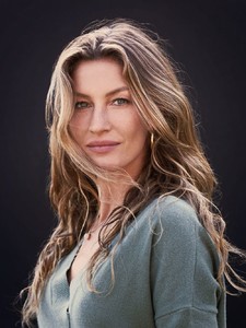 Gisele_Jul2018_0333B_web.thumb.jpg.99d48a8cbf9d276f2d2ffe4c32d906c6.jpg