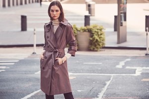 Laura-Love-London-Fog-Fall-2018-Campaign-Dean-Isidro-15.jpg