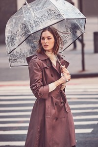 Laura-Love-London-Fog-Fall-2018-Campaign-Dean-Isidro-16.jpg