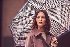 Laura-Love-London-Fog-Fall-2018-Campaign-Dean-Isidro-21.jpg