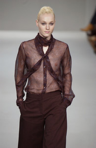 Nicole_Farhi_Fall_2003_OEw3bAO3hHFx.jpg