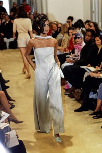 PRADA-SPRING-1992-RTW-25-YASMEEN-GHAURI-CN10033850.thumb.jpg.8cf7f5c24c29ffecac1bc0d48313f3e9.jpg