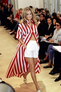 PRADA-SPRING-1992-RTW-55-KAREN-MULDER-CN10033888.thumb.jpg.bb89d75556633f4f33c129bd4b43c42e.jpg