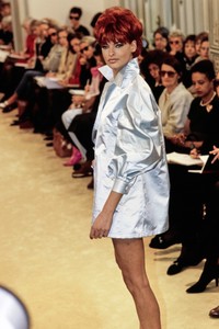 PRADA-SPRING-1992-RTW-DETAIL-10-LINDA-EVANGELISTA-CN10033873.thumb.jpg.b91e8ab8f4af190e764c254560e34c49.jpg