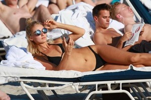 Selena-Weber-in-Black-Bikini--06-662x441.jpg