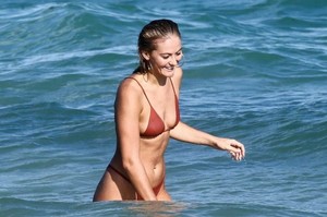 Selena-Weber-in-Red-Bikini-2018--16-662x441.jpg