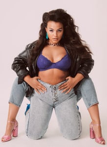 V116_ASHLEY-PALOMA_03.thumb.jpg.9af24e38a6cba3244c3772692df93a11.jpg