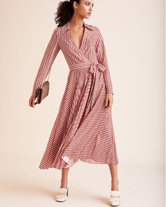 Valentino-Long-Sleeve-Allover-v-Logo-Self-Belt-Ankle-Length-Wrap-Dress.thumb.jpg.0dda63d79319ca4a6ac9ad8b4881ff17.jpg