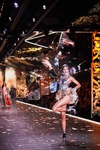 Victoriassecrets_NYC_nov2018_2A2A4543.thumb.jpg.36542edab5ef27fd8c20d0202538ee1b.jpg