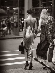 Zara-Winter-2018-Evening-Christian-MacDonald-02-620x826.thumb.jpg.a85023a1d183b88ca1af0c7d90c10d24.jpg