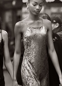Zara-Winter-2018-Evening-Christian-MacDonald-09-620x856.thumb.jpg.0a750682c2300026a69742613937144a.jpg