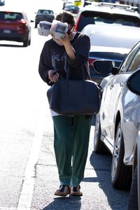 ashley-olsen-street-style-grabs-some-coffee-in-la-11-03-2018-2.jpg